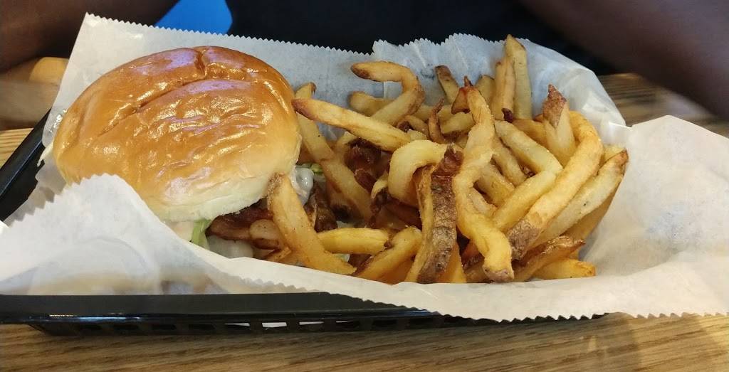 Boardwalk Fries & Burgers | restaurant | 3611 Washington Blvd #104, Halethorpe, MD 21227, USA | 4102420040 OR +1 410-242-0040