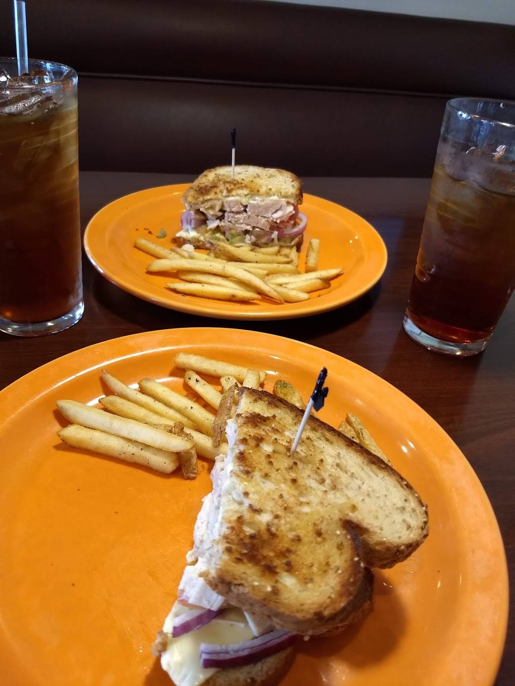 Village Inn | bakery | 533 E Elm St, Republic, MO 65738, USA | 4176472200 OR +1 417-647-2200