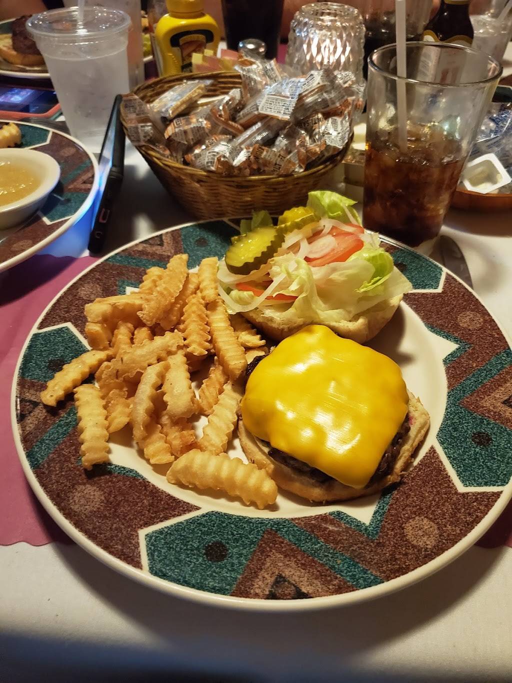 Valentines Restaurant | restaurant | 205 S State St, Freeburg, IL 62243, USA | 6185399169 OR +1 618-539-9169