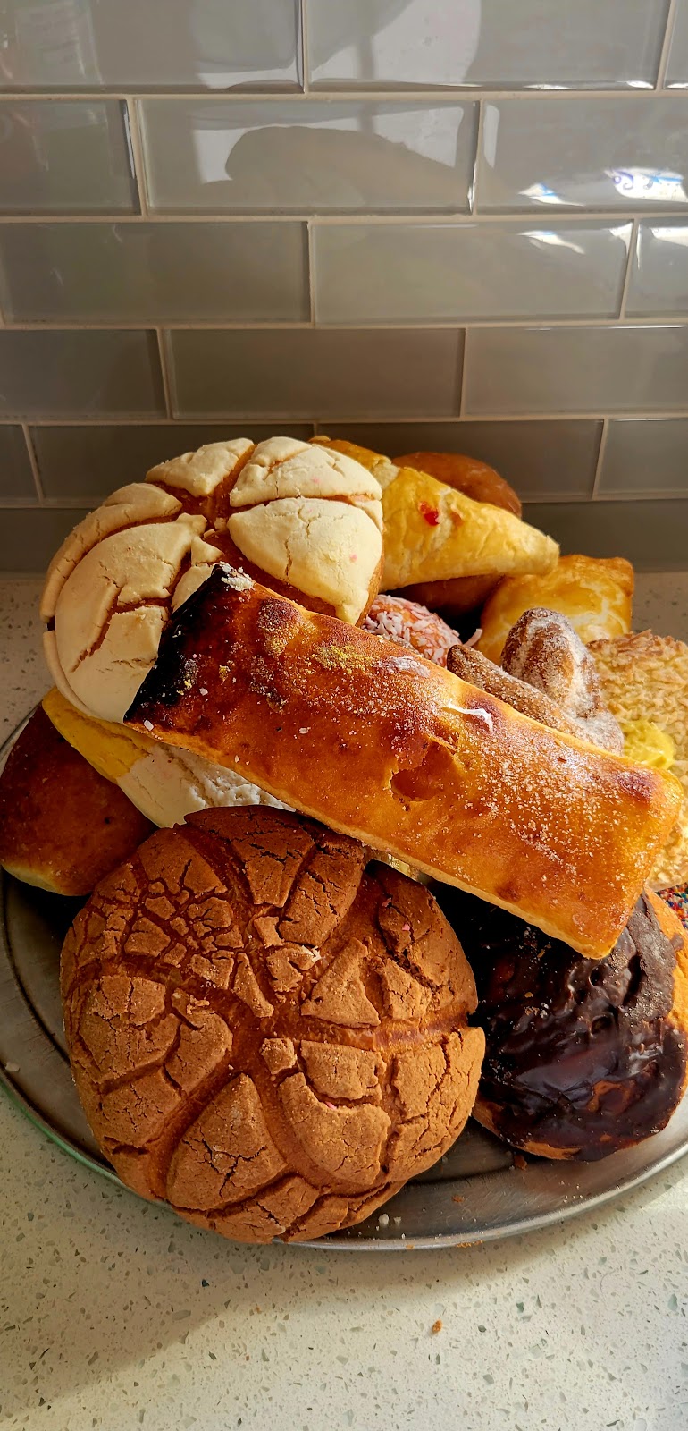 Las Lunas Bakery | bakery | 3333 Saul Kleinfeld Dr, El Paso, TX 79936, USA | 9159219700 OR +1 915-921-9700