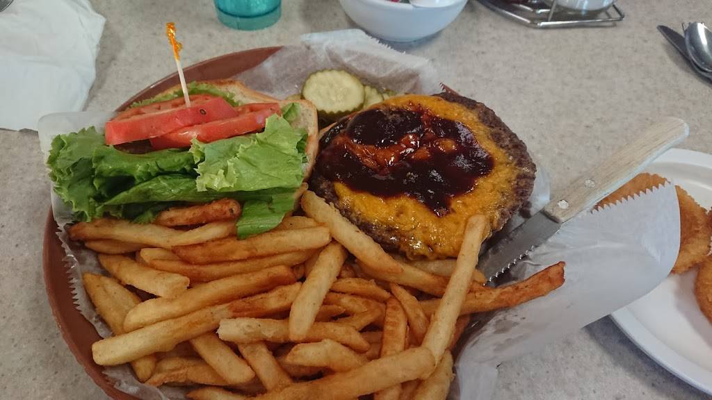 Friendship House Family Restaurant | restaurant | 101 W Wall St, Eagle River, WI 54521, USA | 7154791070 OR +1 715-479-1070