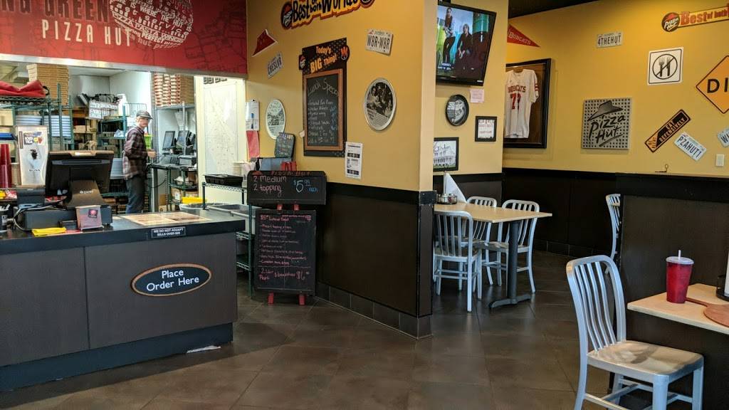 Pizza Hut | meal takeaway | 4 Town Center Drive Suite A, Bowling Green, MO 63334, USA | 5733245075 OR +1 573-324-5075