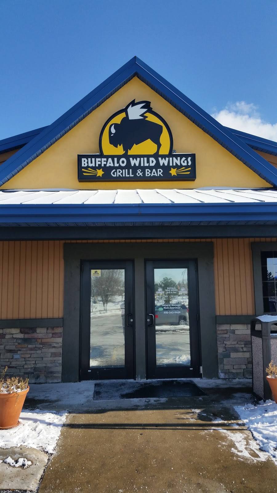 Buffalo Wild Wings | restaurant | 8465 Pearl Rd, Strongsville, OH 44136, USA | 4402439464 OR +1 440-243-9464