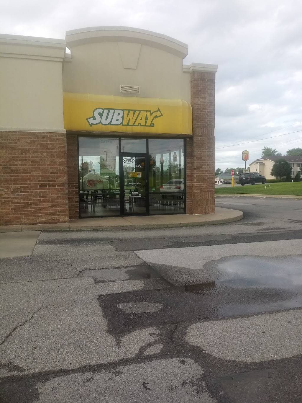Subway | meal takeaway | 3015 N Broadway, Pittsburg, KS 66762, USA | 6202314222 OR +1 620-231-4222