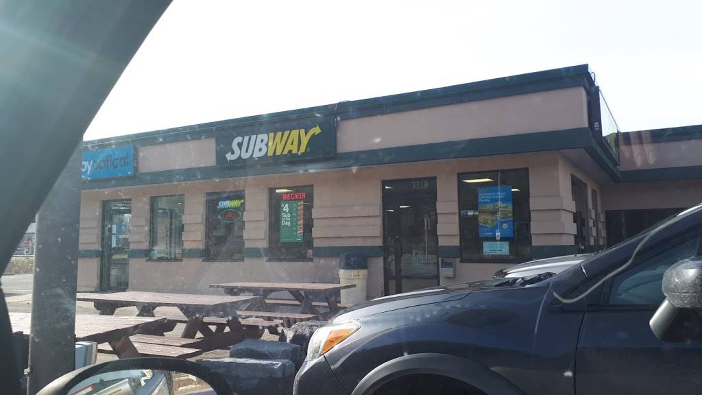 Subway | meal takeaway | 12621 Highway 35 Peakside Plaza, Minden, ON K0M 2K0, Canada | 7052866618 OR +1 705-286-6618