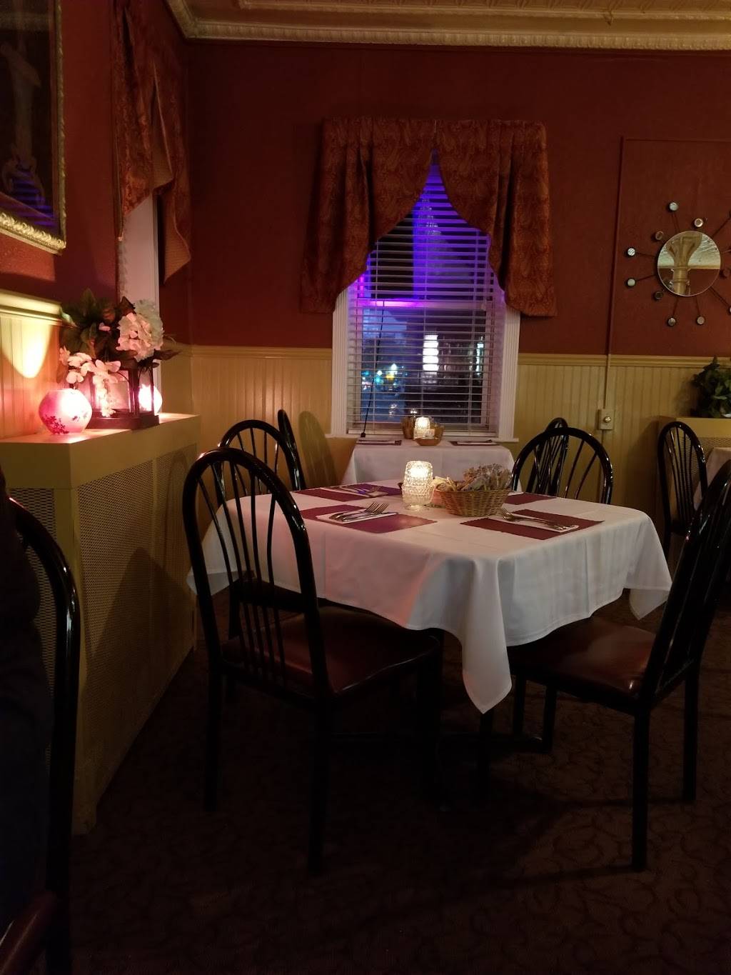 Valentines Restaurant | restaurant | 205 S State St, Freeburg, IL 62243, USA | 6185399169 OR +1 618-539-9169