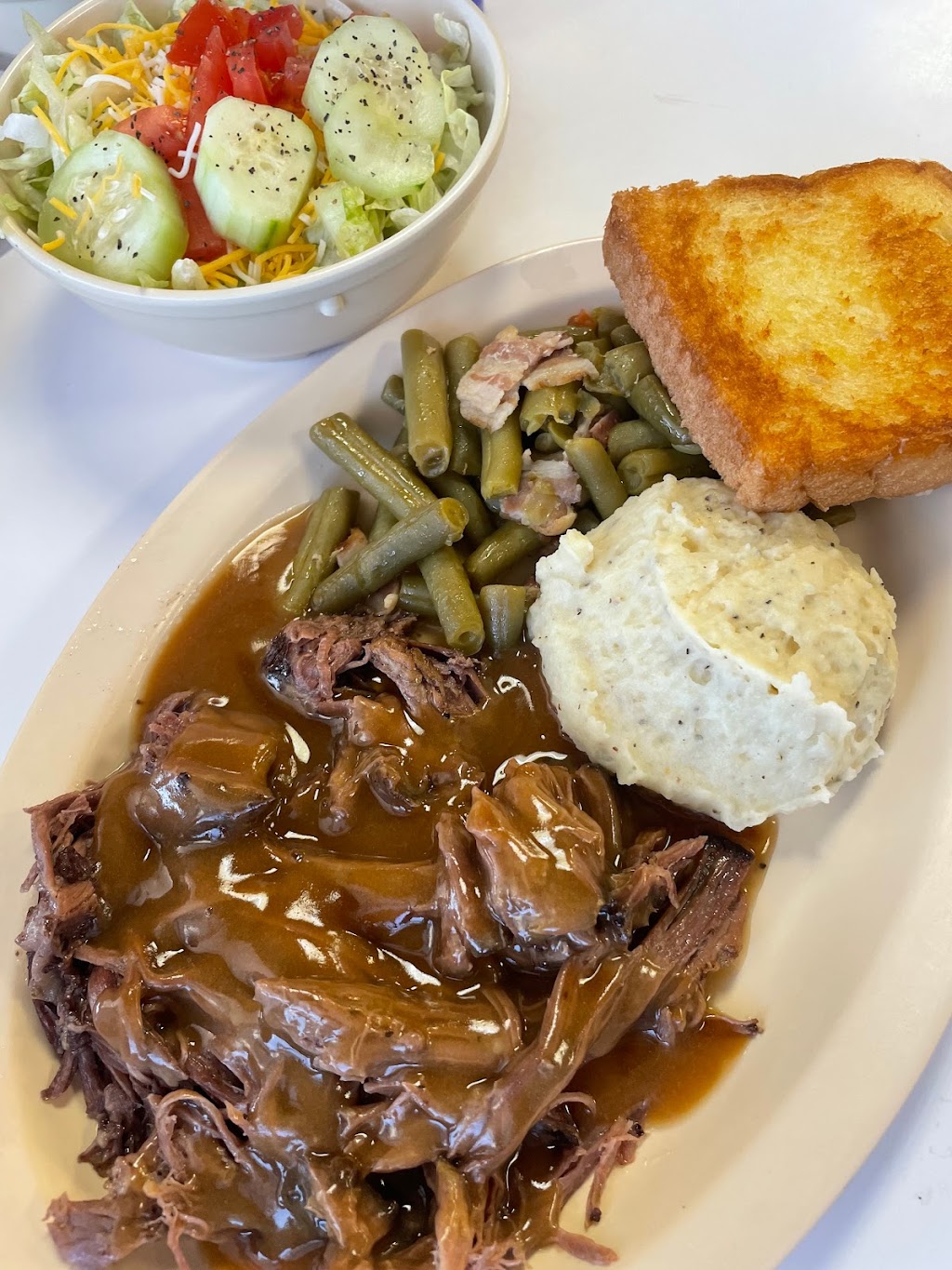 J Js Cafe | restaurant | 1455 W Division St, Slaton, TX 79364, USA | 8068285601 OR +1 806-828-5601