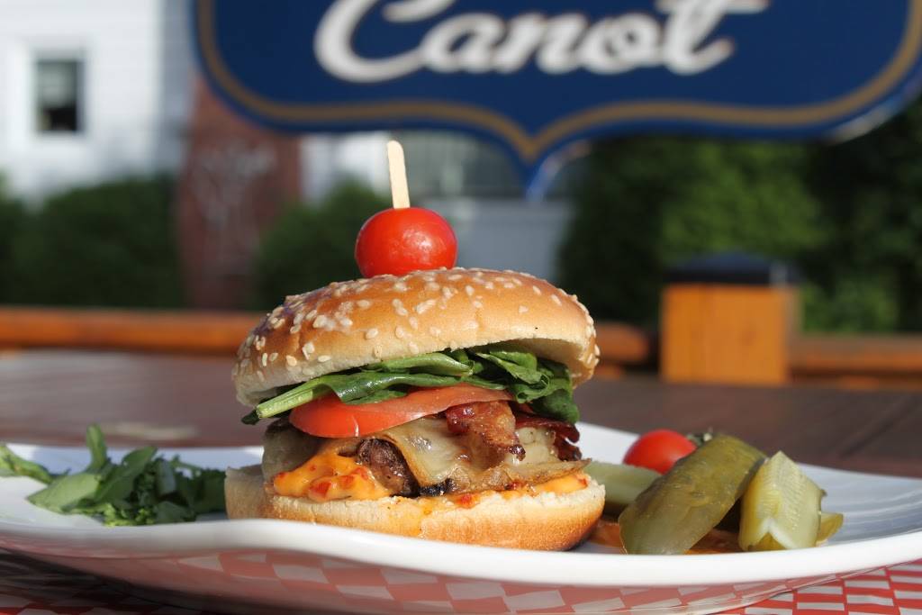Bistro Le Ptit Canot | restaurant | 1440 Chemin de Saint-Jean-des-Piles, Shawinigan, QC G0X 2V0, Canada | 8195386000 OR +1 819-538-6000