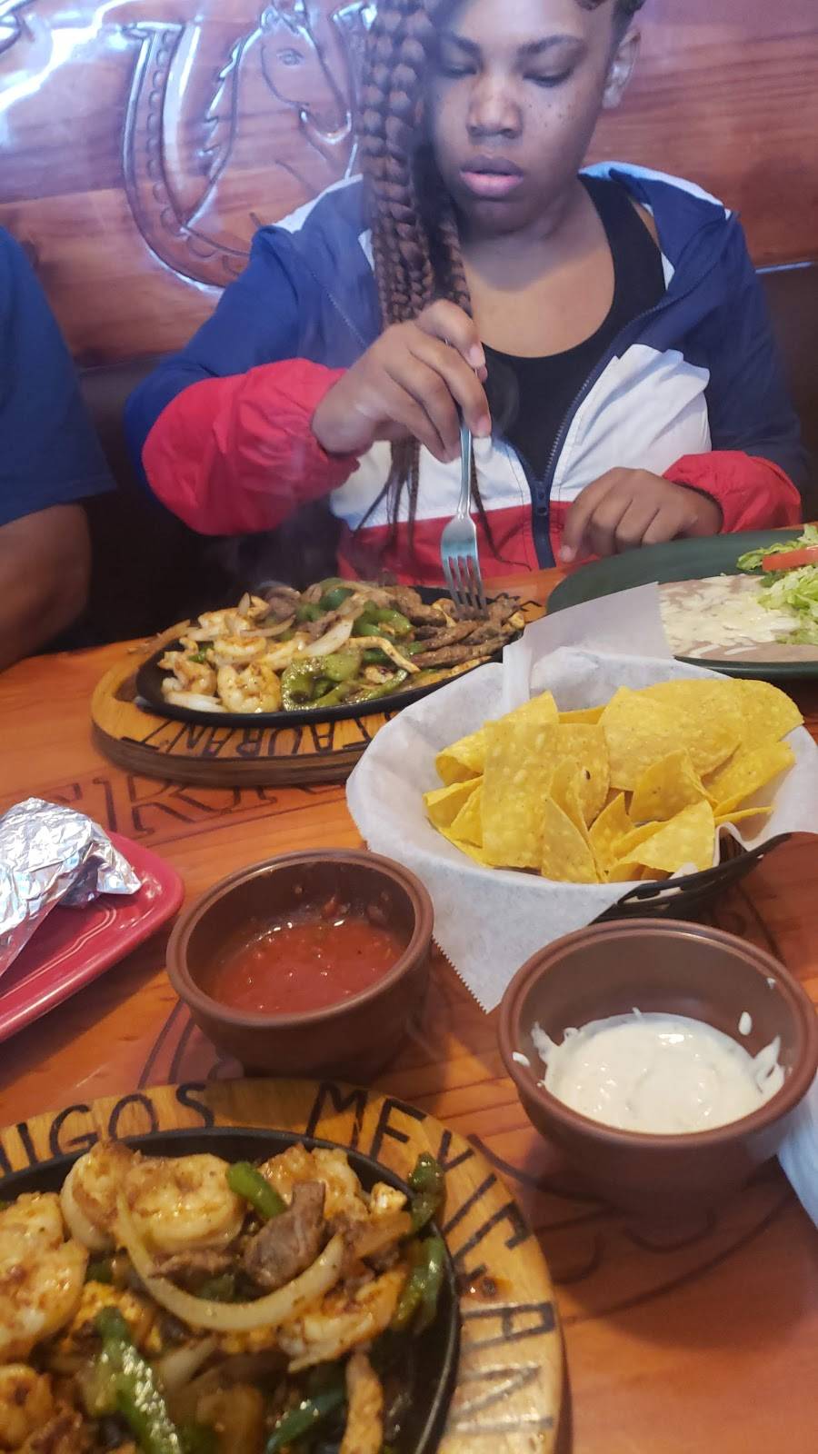 Los amigos Mexican Restaurant 303 East Blvd, Williamston, NC 27892, USA