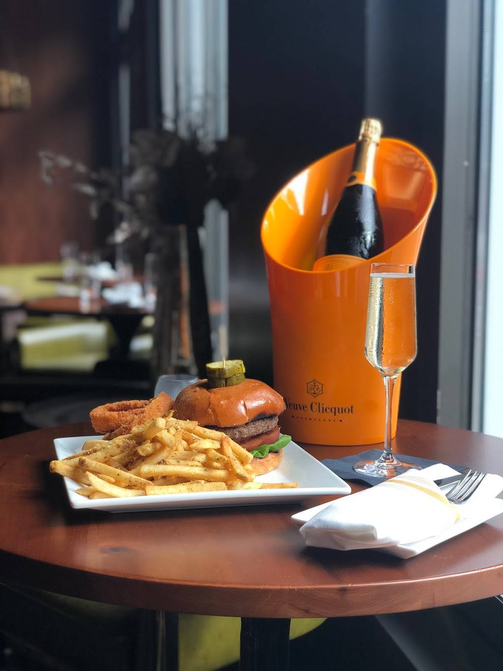 Bourbon N Bubbles | restaurant | 570 King St, Charleston, SC 29403, USA | 8544291011 OR +1 854-429-1011