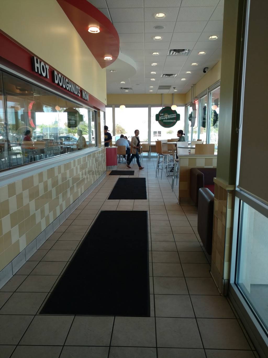 Krispy Kreme | bakery | 5692 N Blackstone Ave, Fresno, CA 93710, USA | 5596914401 OR +1 559-691-4401