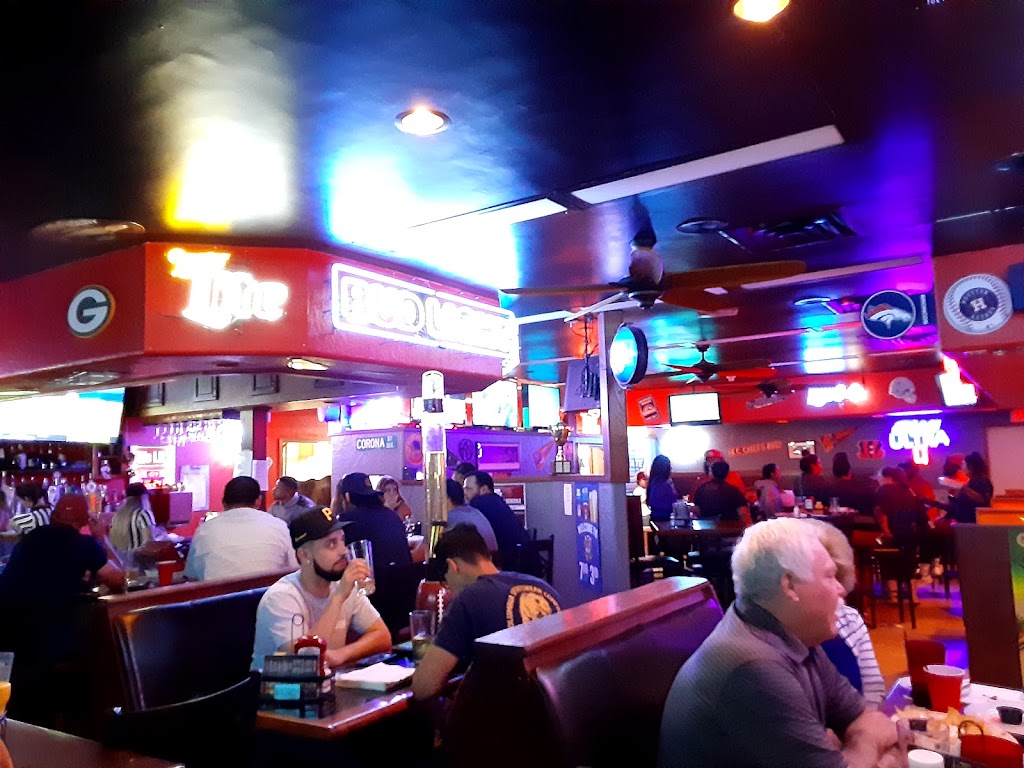 Refz Sports Bar and Grill | 212 E US-54, Guymon, OK 73942, USA