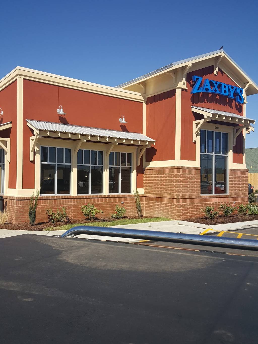 Zaxby's Chicken Fingers & Buffalo Wings - Restaurant | 12807 East 86th ...