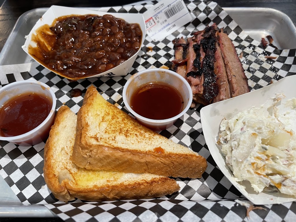 Blue Ember Smokehouse | restaurant | 8000 Phoenix Ave, Fort Smith, AR 72903, USA | 4795512999 OR +1 479-551-2999