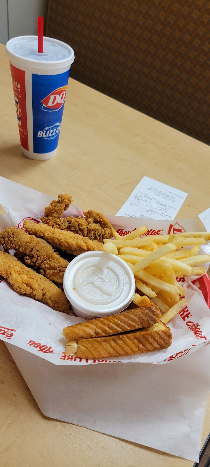 Dairy Queen | restaurant | 523 N Alamo St, Refugio, TX 78377, USA | 3615264614 OR +1 361-526-4614
