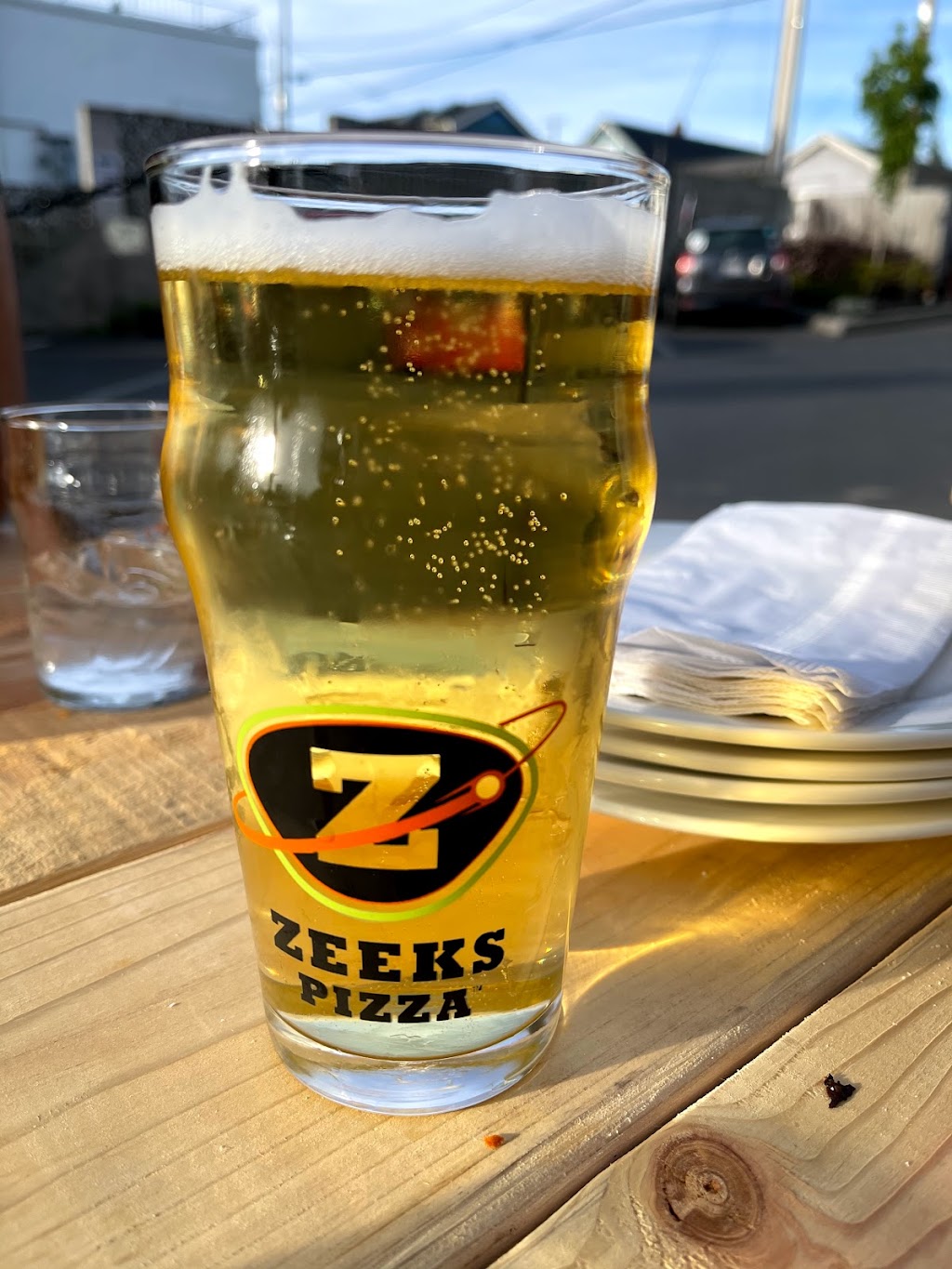 Zeeks Pizza | restaurant | 2416 Meridian St, Bellingham, WA 98225, USA | 3609220728 OR +1 360-922-0728