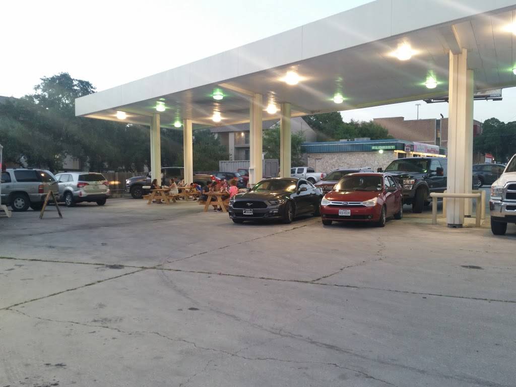 Brinks Seafood | restaurant | 10415 Huebner Rd, San Antonio, TX 78240, USA | 3612965534 OR +1 361-296-5534