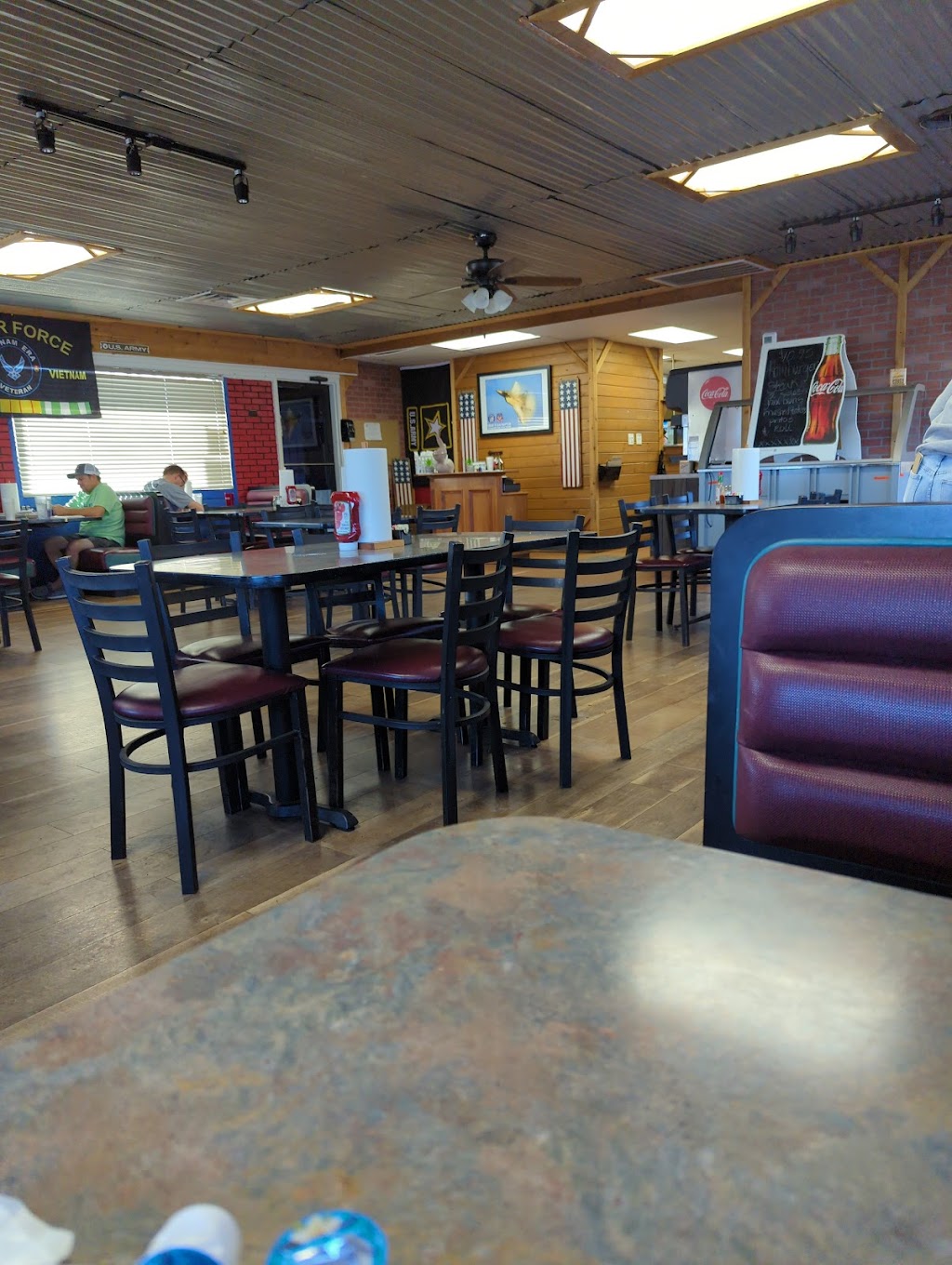Chiefs Corner Cafe | restaurant | 900 Sheppard Rd, Burkburnett, TX 76354, USA