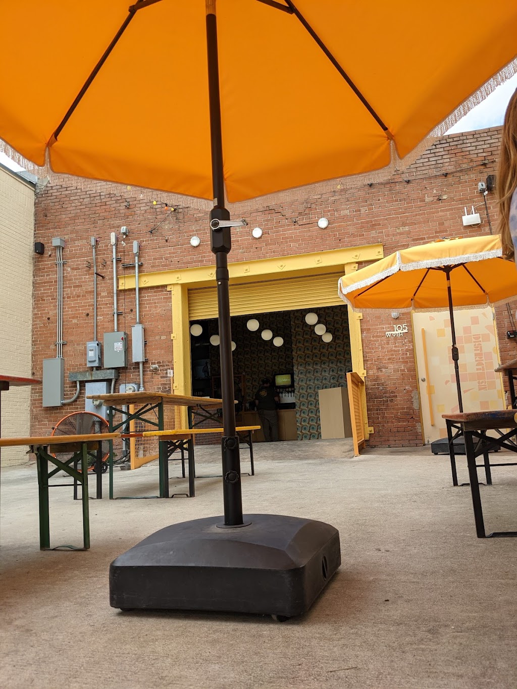 District Six | restaurant | 105 W 9th St, Georgetown, TX 78626, USA | 5122404589 OR +1 512-240-4589