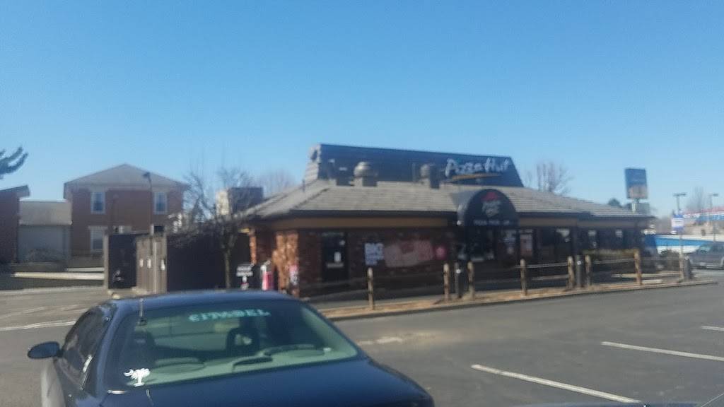 Pizza Hut | meal takeaway | 325 W State St, Salem, OH 44460, USA | 3303320008 OR +1 330-332-0008