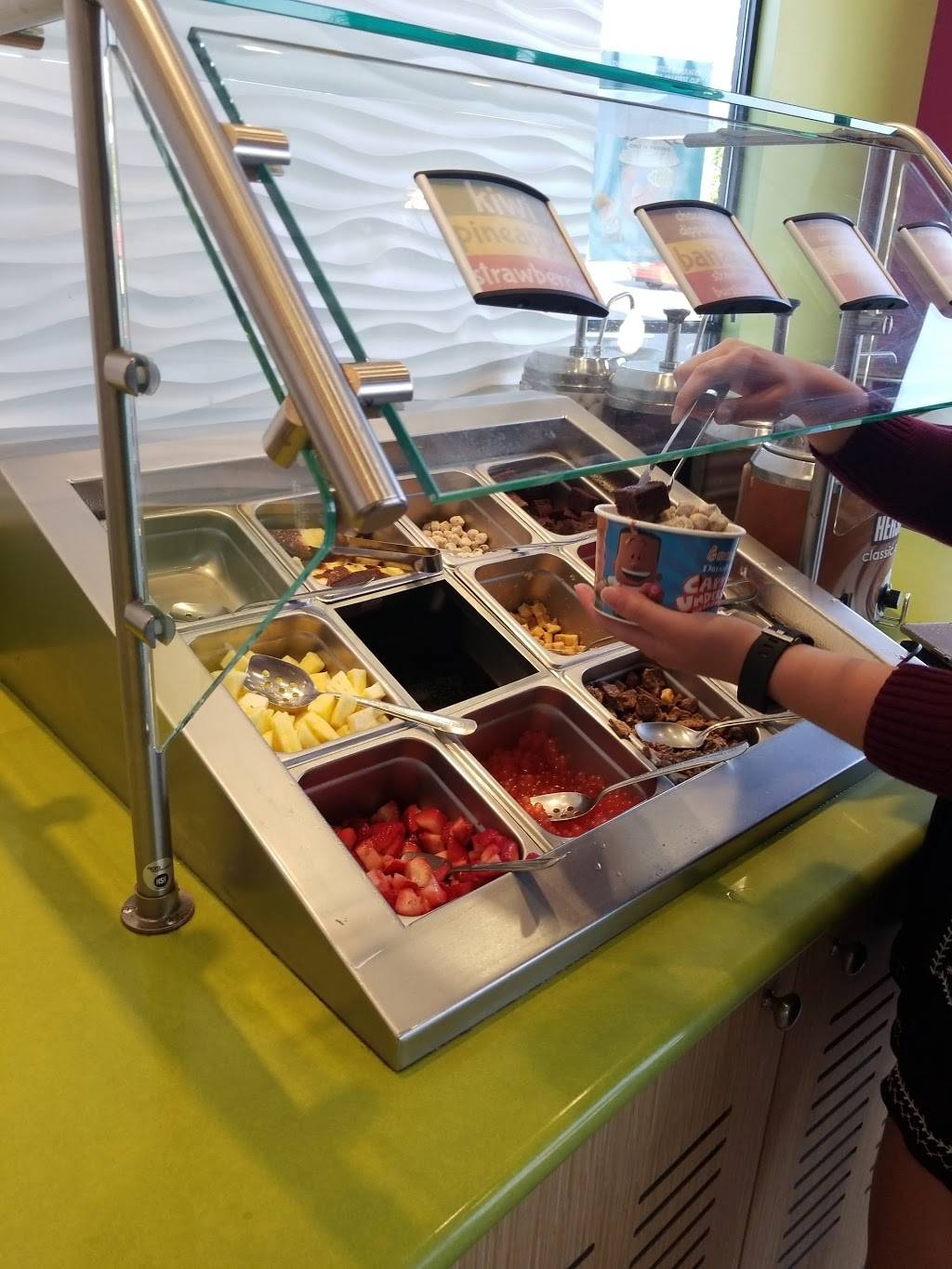 Menchies Frozen Yogurt | bakery | 4017 WI-28, Kohler, WI 53044, USA | 9204598580 OR +1 920-459-8580