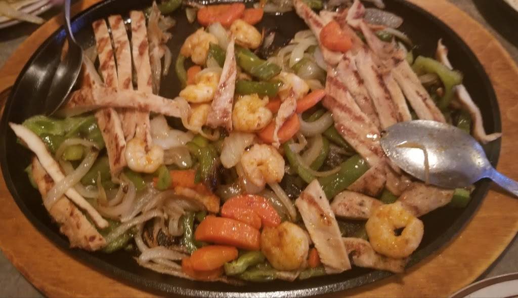 La Costa Mexican Restaurant | restaurant | 8024 Market St #1, Wilmington, NC 28411, USA | 9106868210 OR +1 910-686-8210