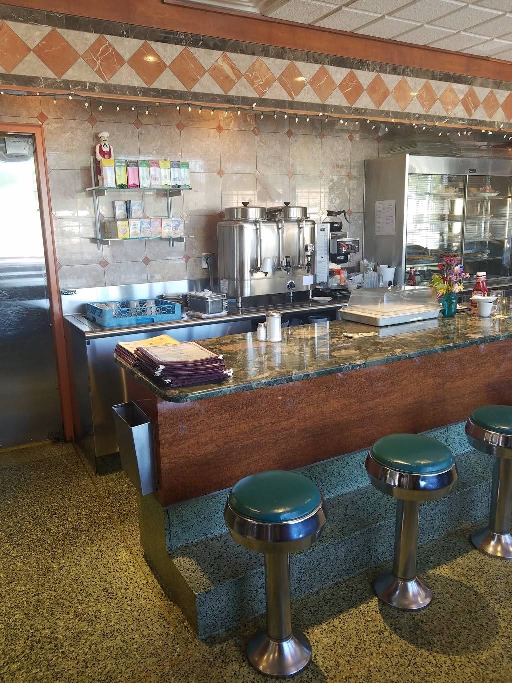 Deluxe Restaurant | restaurant | 2295 Lancaster Pike, Shillington, PA 19607, USA | 6107752577 OR +1 610-775-2577