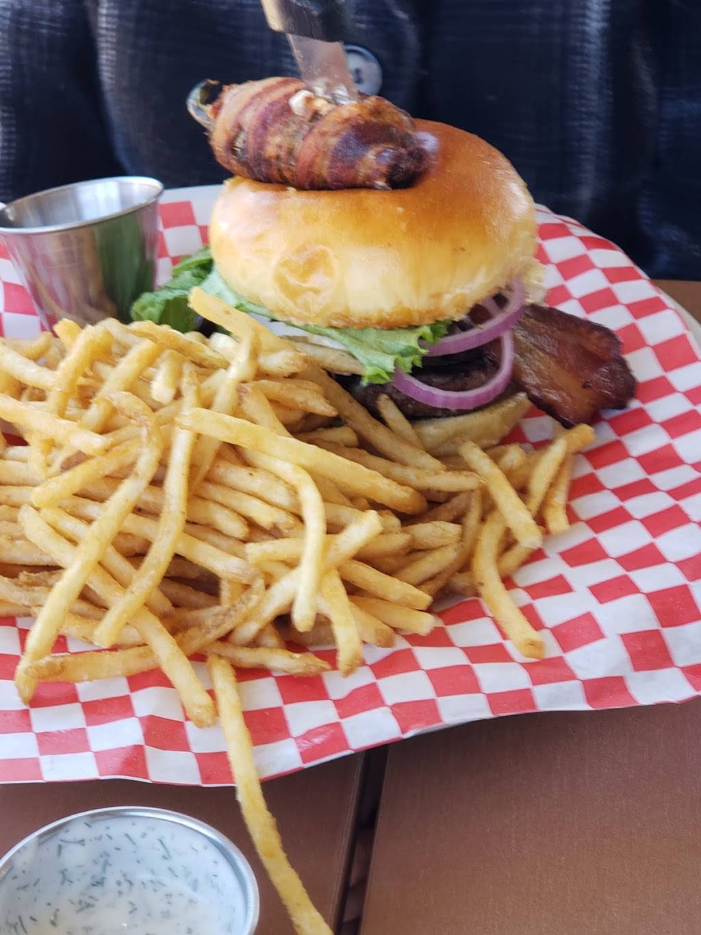 Boathouse Bar and Grill | restaurant | 5401 Marina Dr, Athens, TX 75752, USA | 9036752628 OR +1 903-675-2628