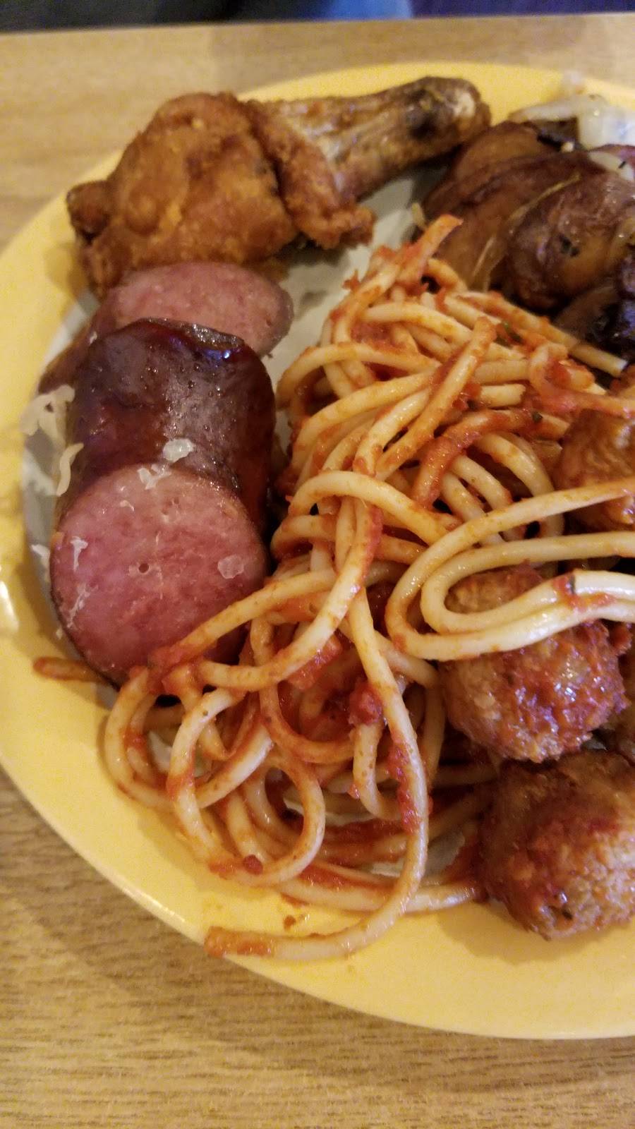 HomeTown Buffet | restaurant | 2900 Deerfield Dr, Janesville, WI 53546, USA | 6087523242 OR +1 608-752-3242