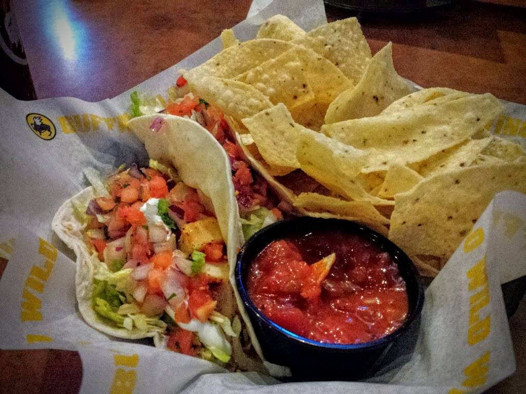 Buffalo Wild Wings | meal takeaway | 1040 MN-15, Hutchinson, MN 55350, USA | 3202349453 OR +1 320-234-9453