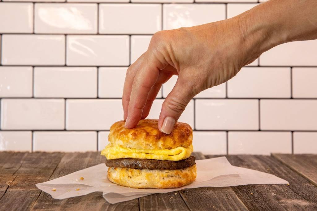Hardees | restaurant | 477 E Main St, Tupelo, MS 38804, USA | 6628443497 OR +1 662-844-3497