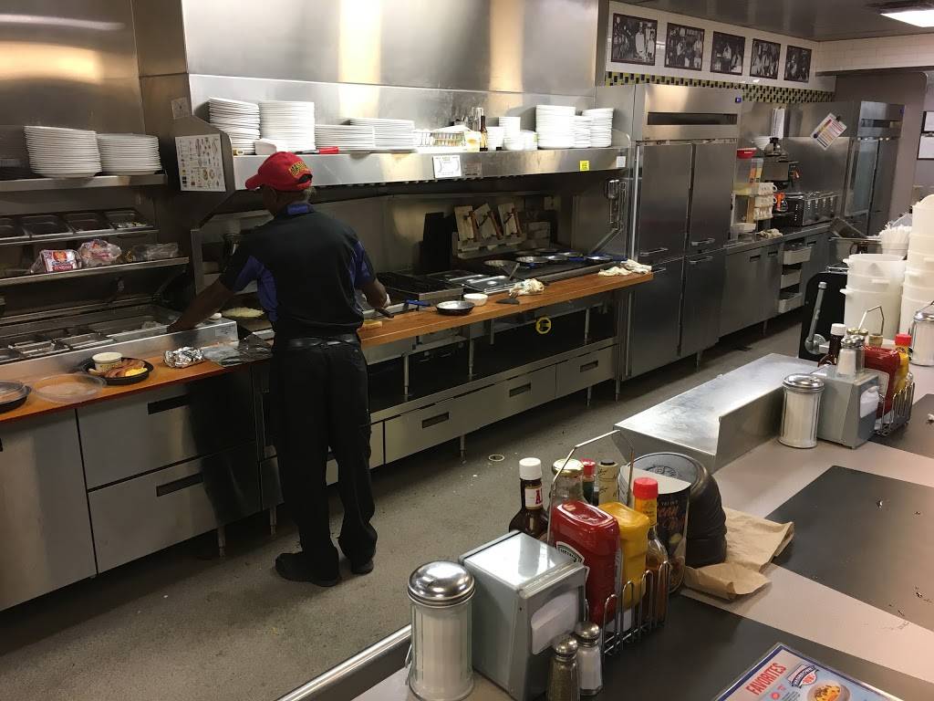 Waffle House | meal takeaway | 1833 Crestwood Blvd, Irondale, AL 35210, USA | 2059564121 OR +1 205-956-4121