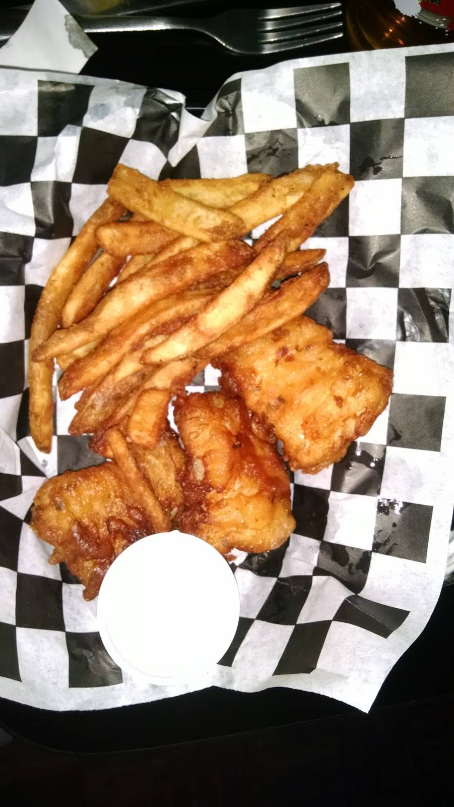 Busters Place | restaurant | 5784 W Jefferson Ave, Trenton, MI 48183, USA | 7346764292 OR +1 734-676-4292
