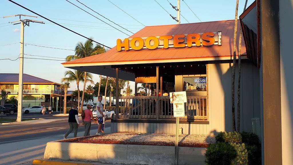 Hooters | meal takeaway | 1600 Estero Blvd, Fort Myers Beach, FL 33931, USA | 2394636033 OR +1 239-463-6033