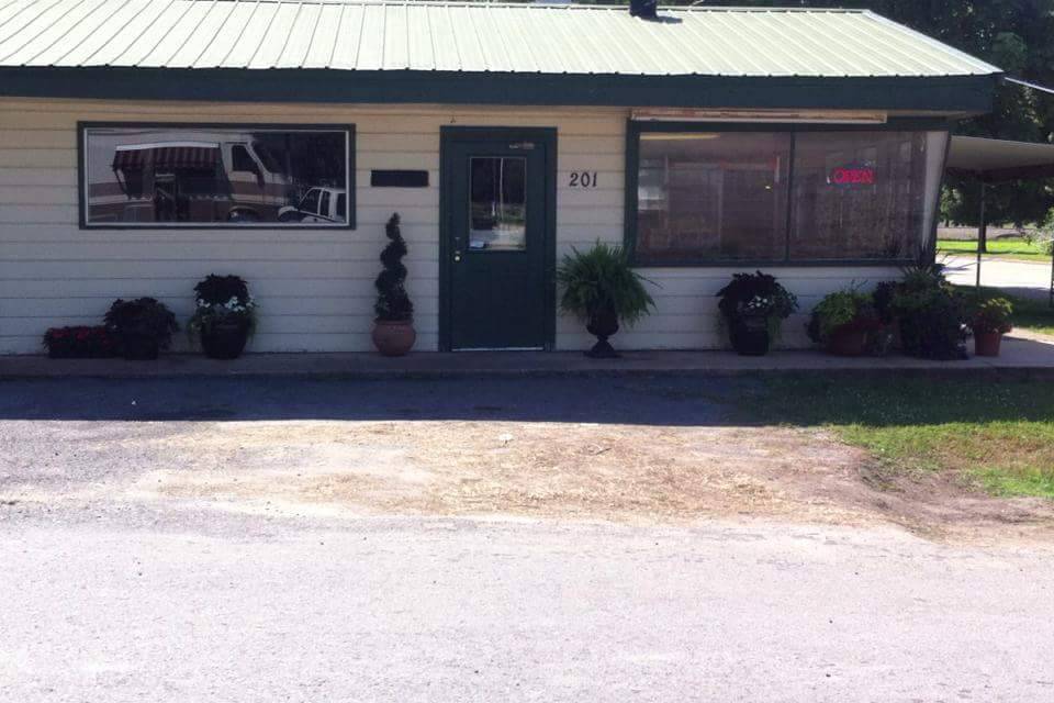 Gore Donut Shop | bakery | 304 S Main St, Gore, OK 74435, USA | 9182311170 OR +1 918-231-1170