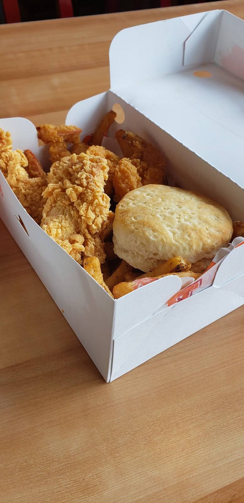 Popeyes Louisiana Kitchen | restaurant | 84 Mazzeo Dr, Randolph, MA 02368, USA | 7818058144 OR +1 781-805-8144