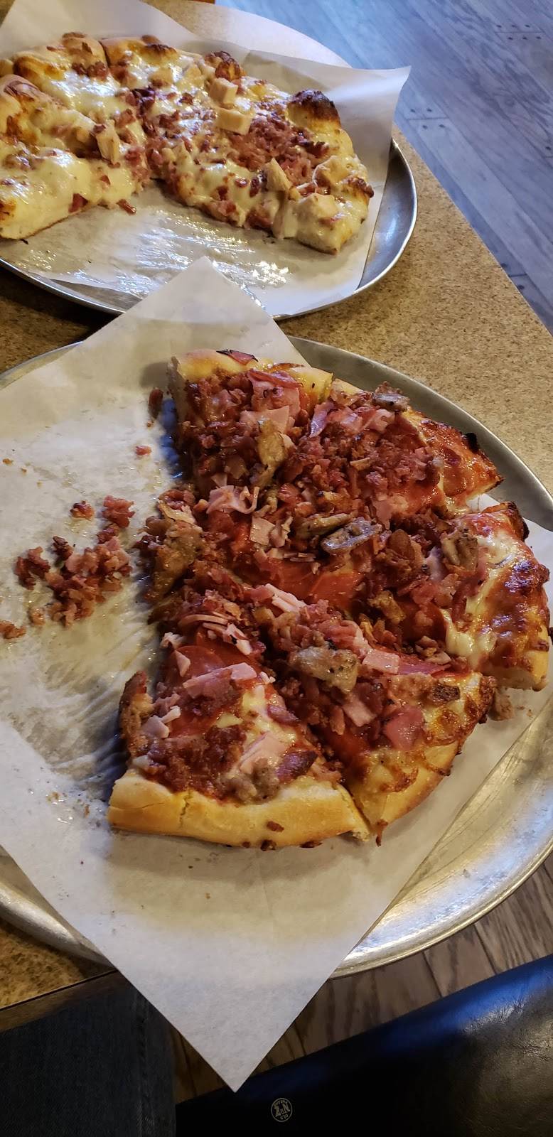 Covered Bridge Pizza Parlor | restaurant | 380 E Main St, Andover, OH 44003, USA | 4402936776 OR +1 440-293-6776