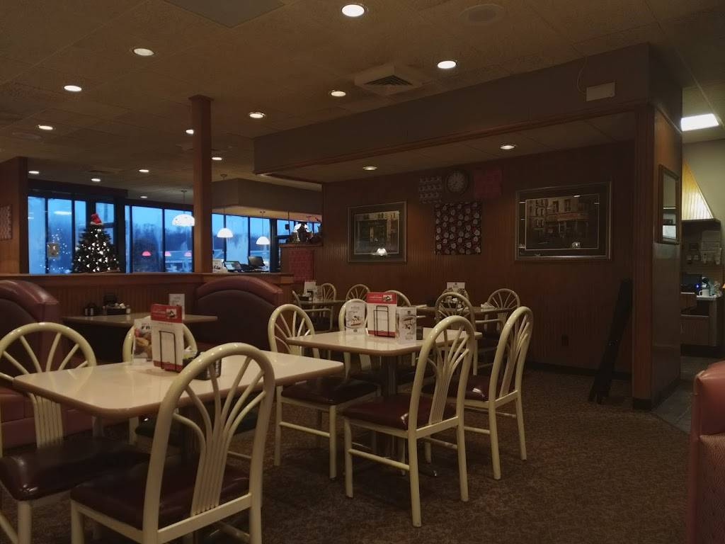 Perkins Restaurant & Bakery | restaurant | 348 W Main Rd, Conneaut, OH 44030, USA | 4405932500 OR +1 440-593-2500