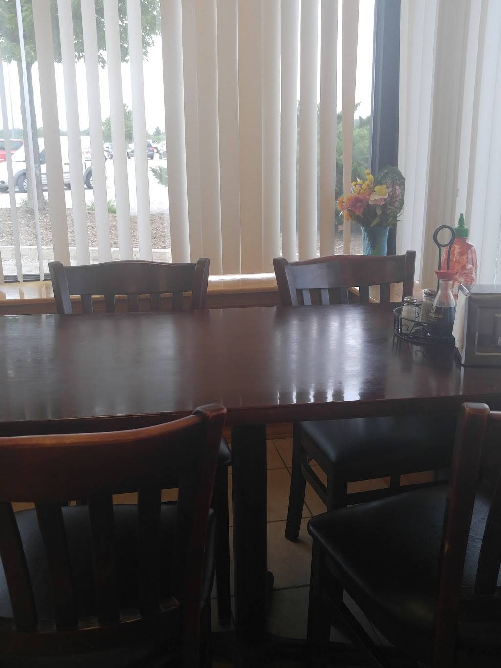 Dragon City | restaurant | 98 E Geneva Square, Lake Geneva, WI 53147, USA | 2622498867 OR +1 262-249-8867