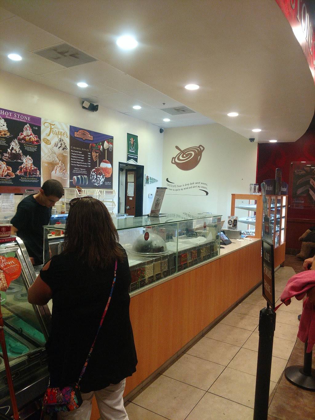 Cold Stone Creamery | bakery | 10 Pullman Square Space 204, Huntington, WV 25701, USA | 3045226640 OR +1 304-522-6640