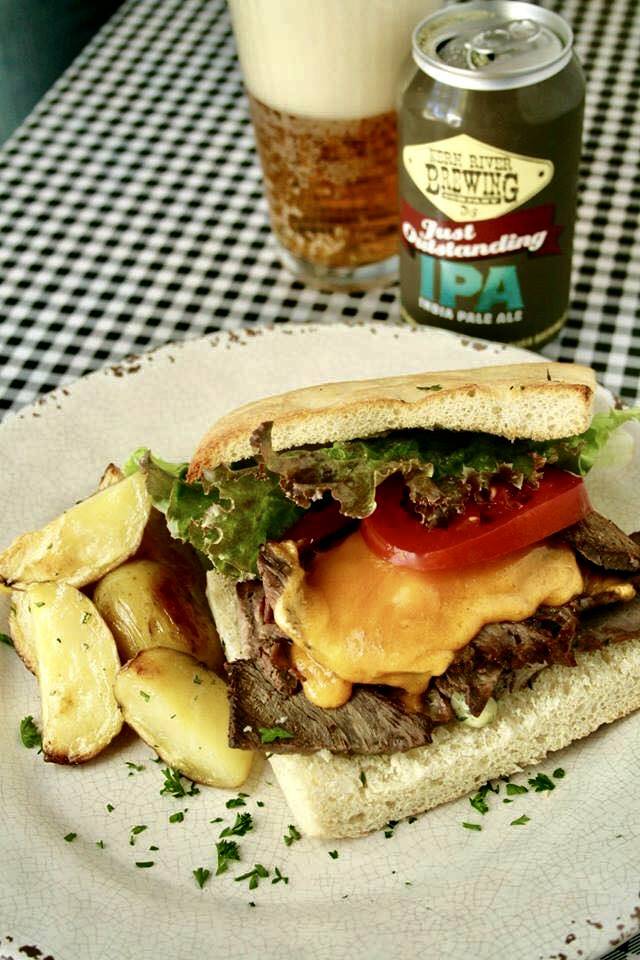 Courtneys House | restaurant | 311 6th St, Templeton, CA 93465, USA | 8054343895 OR +1 805-434-3895