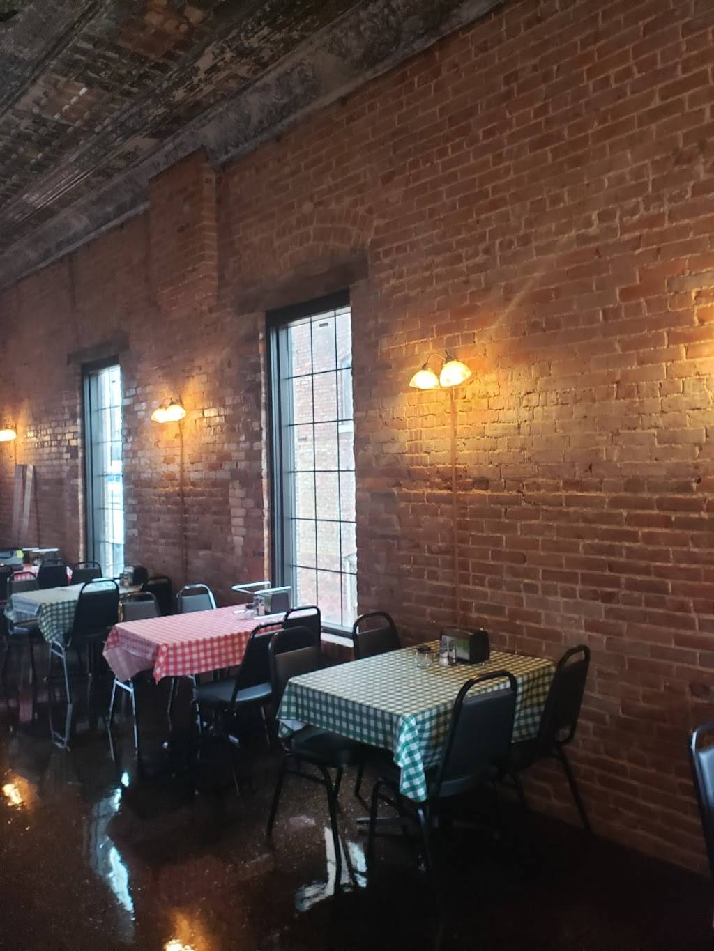 Tower Square Pizza | restaurant | 100-198 E Taylor St, Marion, IL 62959, USA | 6189977992 OR +1 618-997-7992