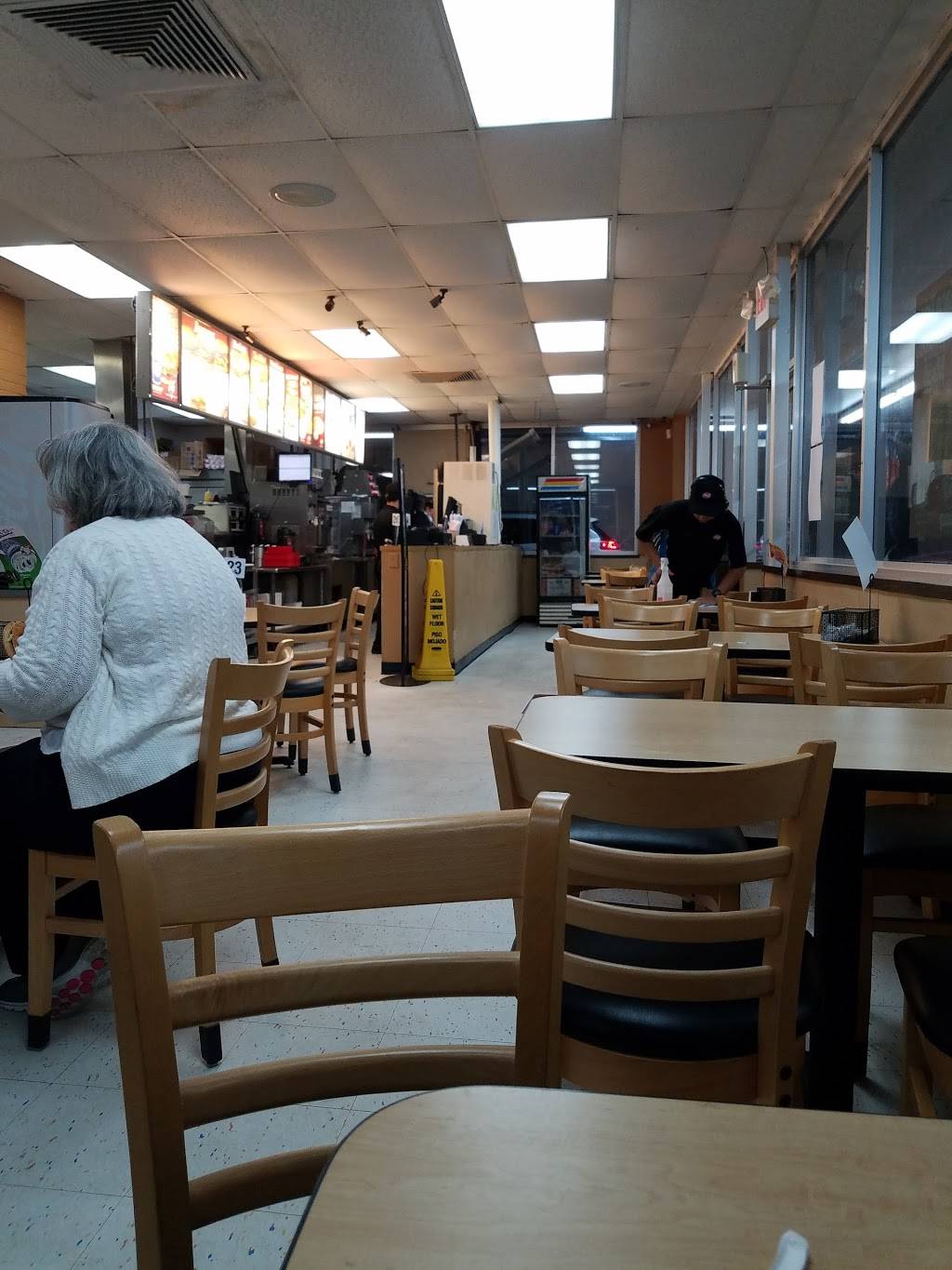 Dairy Queen Store | restaurant | 715 E King Ave, Kingsville, TX 78363, USA | 3615929471 OR +1 361-592-9471