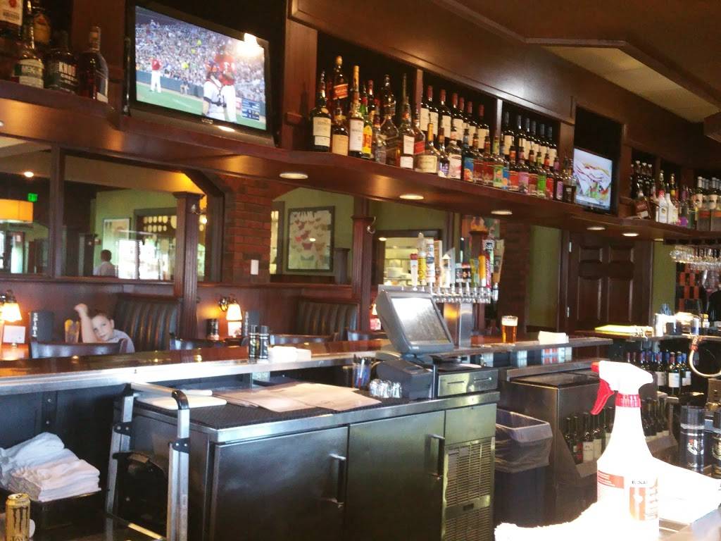 Houlihan's | 530 Pond Promenade, Chanhassen, MN 55317, USA