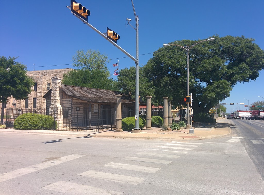 Star Beaus | restaurant | 134 W Central Ave, Comanche, TX 76442, USA | 3253562869 OR +1 325-356-2869