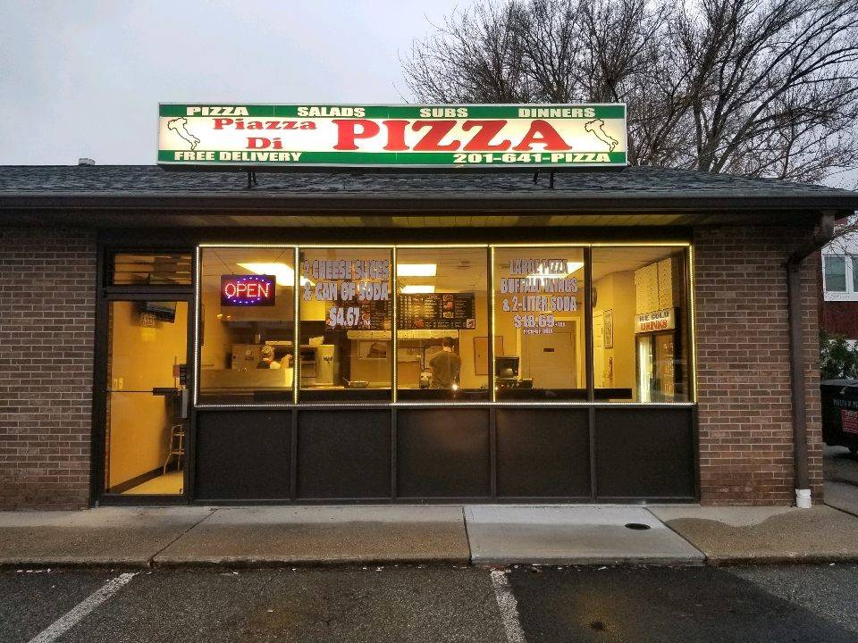 Piazza Di Pizza | restaurant | 87 Moonachie Rd, Moonachie, NJ 07074, USA | 2016417499 OR +1 201-641-7499