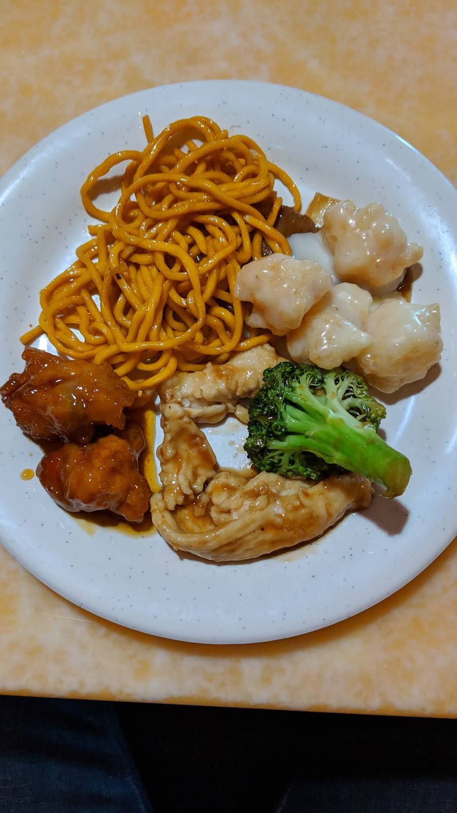 Young Young Chinese Buffet | restaurant | 1668 Meriden-Waterbury Turnpike, Southington, CT 06489, USA | 8606217678 OR +1 860-621-7678
