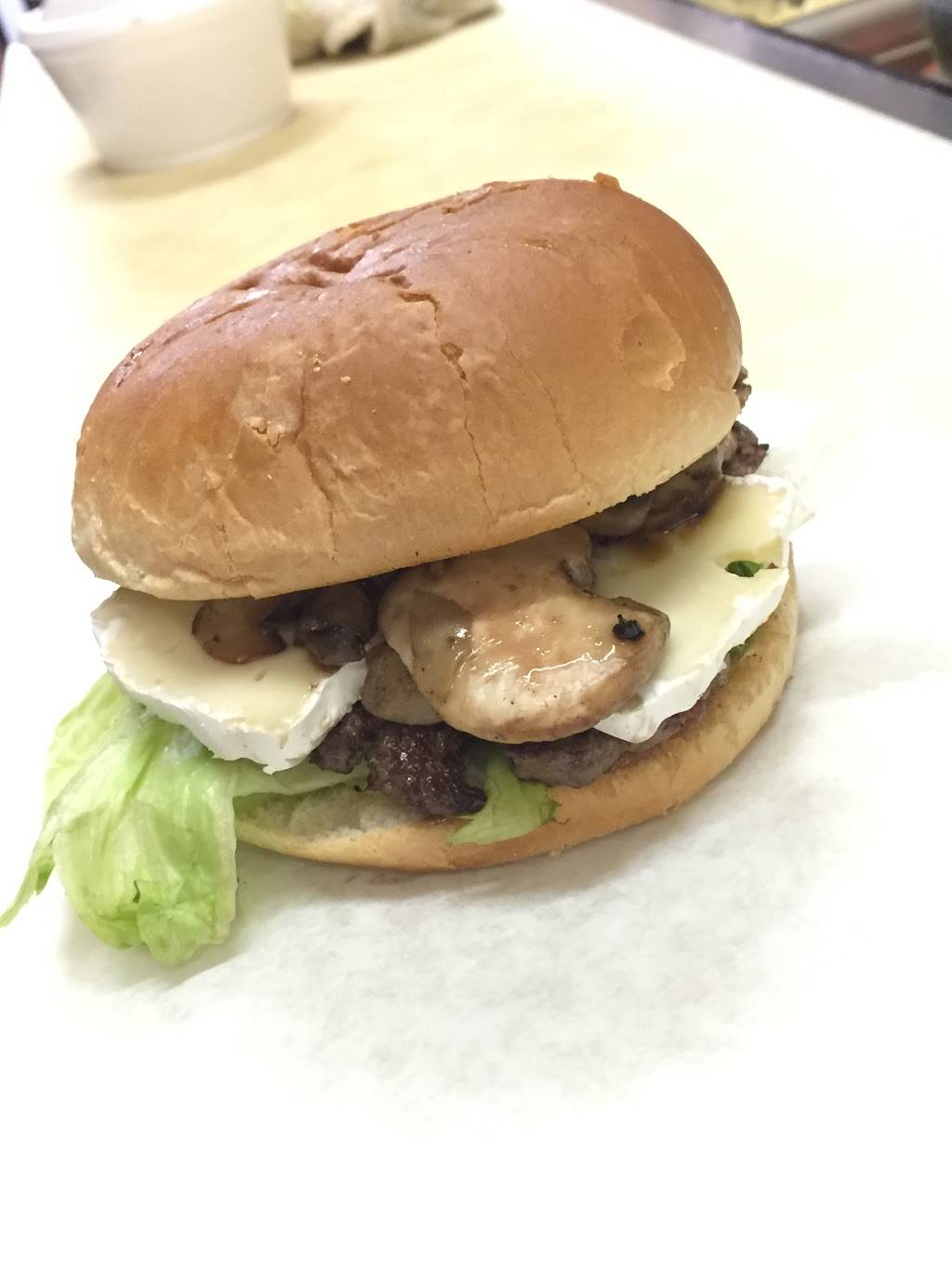 Restaurant LIceberg | restaurant | 51 Rue de lÉglise N, Lacolle, QC J0J 1J0, Canada | 4502468790 OR +1 450-246-8790