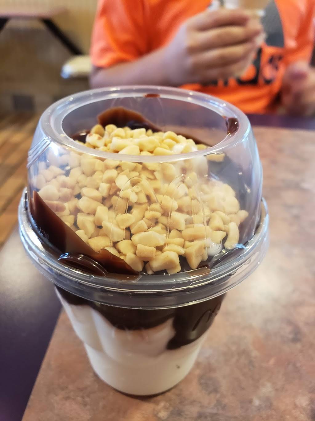 McDonalds | restaurant | 3195 Old Lee Hwy, Fairfax, VA 22030, USA | 7033522623 OR +1 703-352-2623