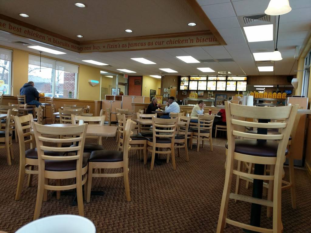 Bojangles Famous Chicken n Biscuits | restaurant | 2791 N Main St, Crossville, TN 38555, USA | 9317072614 OR +1 931-707-2614
